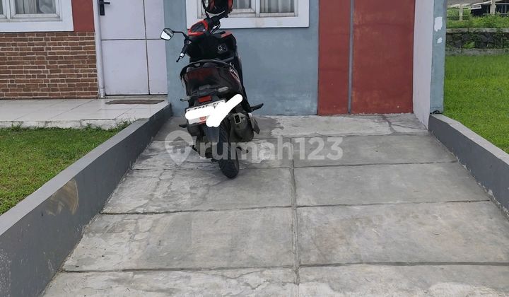 Flood-Free House in the Business and Industrial Center Flood-Free House in the Business and Industrial Center