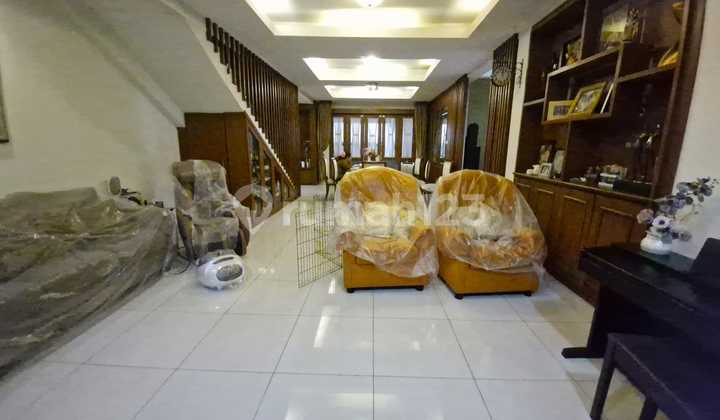 Rare! Beautiful Furnished House on Main Road in Rawamangun! 2