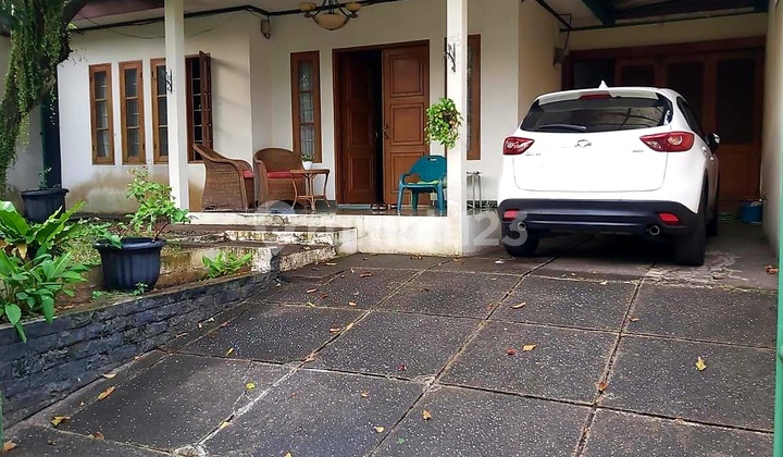 Rumah Di Lebak Bulus Cilandak Barat. Dekat Dgn Stasiun Mrt Fatmawati. di Cilandak