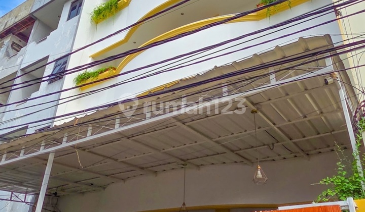 Nice Boarding House for Sale in Mangga Besar, 90-100% Occupied