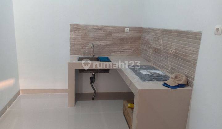 Dijual rumah di Jalan Raya Poris indah 2 Lantai SHM,hadap Barat 2