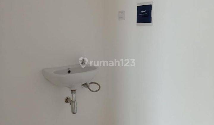 Rumah 2 Lantai Baru Semi Furnished SHM di Bsd 2