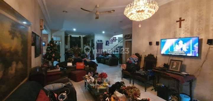 Rumah Bagus Dan Terawat di Kemangisan Ilir Slipi Jakarta Barat  1