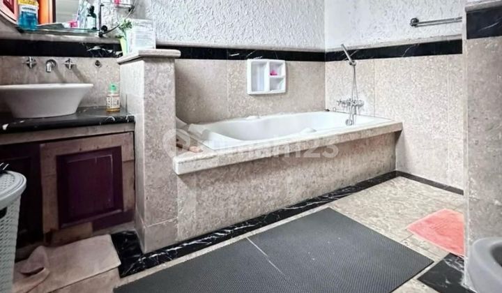 Well-Maintained Luxury House in Strategic Central Jakarta, Cempaka Putih 2