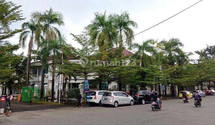 Rumah 2 Lantai Panakkukang Poros Jalan- Kawasan Kuliner
- kawasan Pendidikan
- Dekat dari Kampus
- Dekat dari TK, SD, SMP, SMA
- Dekat dari Mall Terbesar di Makassar
- Kawasan CBD Makassar
- Dekat dari pusat perbelanjaan
- Pusat kota