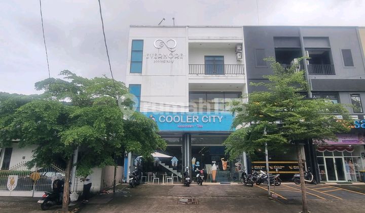 Beautiful 3-Story Well-Maintained Shop House in Pengayoman Panakkukang Area 1