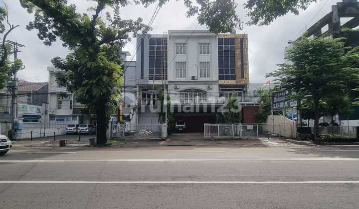 4-Storey Shop House in the Center of Makassar City, Highly Strategic Location 2