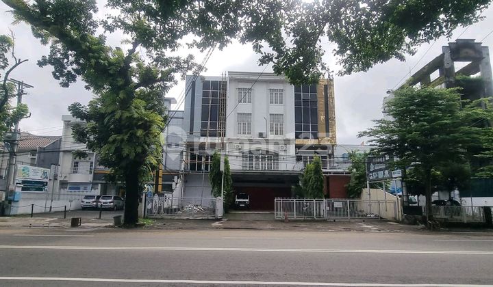 4-Storey Shop House in the Center of Makassar City, Highly Strategic Location 1