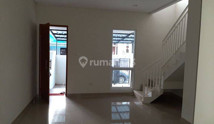 Rumah 2 Lantai, Di Jatiwaringin Town House, Bekasi 2