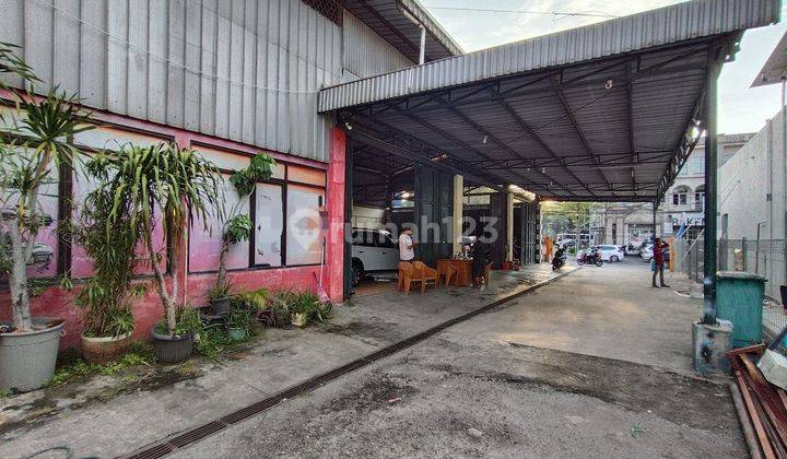 Sewakan Lahan Usaha Ex Showroom Di Pekayon, Bekasi Selatan 2