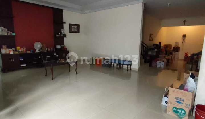 Rumah Besar 2 Lantai + 3 Unit Kios di Boulevard Galaxy, Bekasi 2