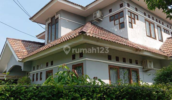 Disewakan Rumah Hoek, Besar Dan Asri, Di Kemang Pratama Bekasi 1