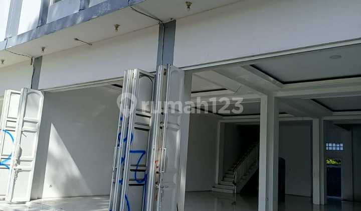 For Sale 3-Storey Shophouse Near Toll Road, Shopping Center, and Hospital. 2