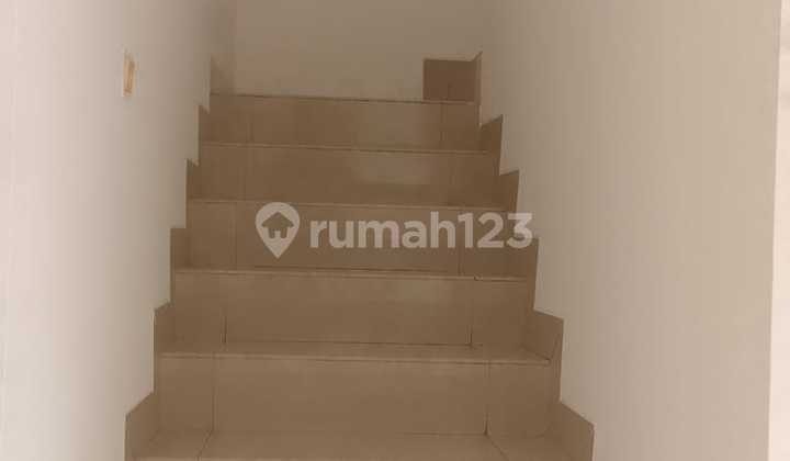 Rumah 2 Lantai Siap Huni di Cluster Amerika Latin Green Lake 2