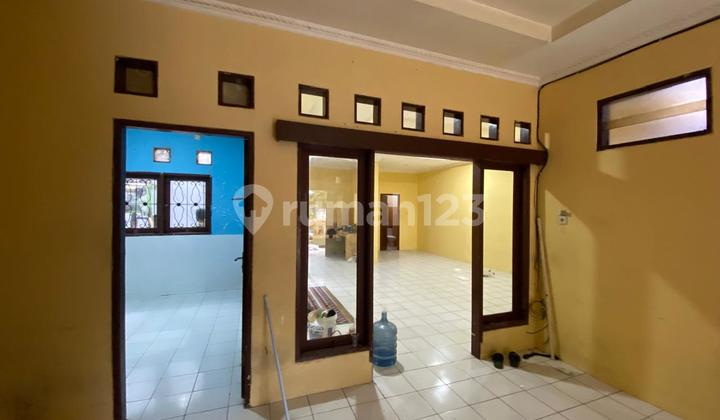 Ready-to-Occupy House in Griya Kencana Tangerang, Strategically Located 2