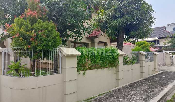 Rumah di Pluit Utara Posisi Hoek Lokasi Strategis Nego  2