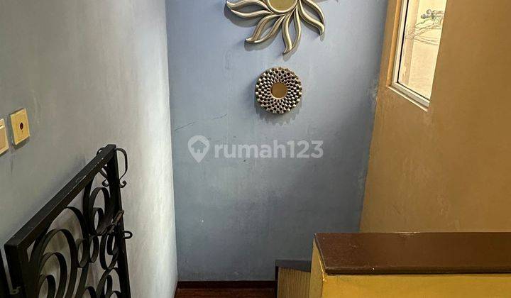 Rumah 2 Lantai Bagus Semi Furnished SHM di Green Lake City, Jakarta Barat 1