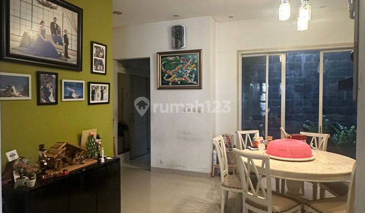 Rumah 2 Lantai Bagus Semi Furnished SHM di Green Lake City, Jakarta Barat 2