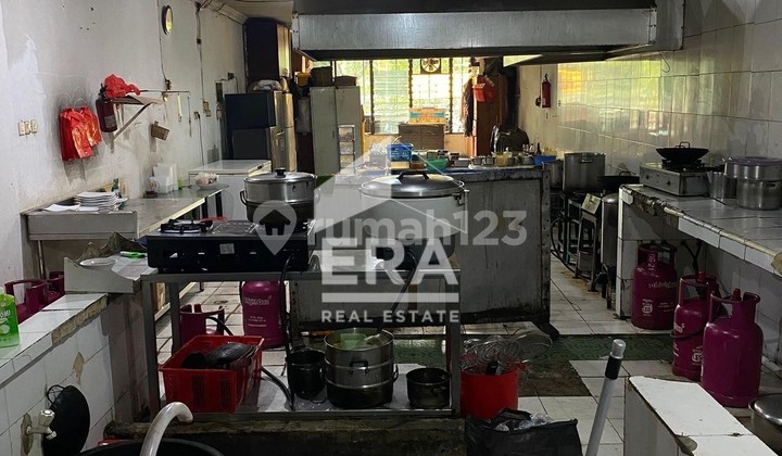 For Quick Sale: Shop House in Sunter, Very Strategic Location on the Main Road 2