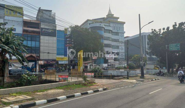 Rumah di jalan raya 1