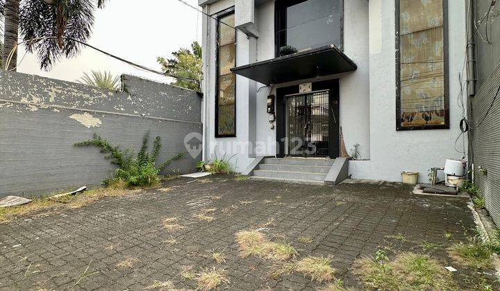 Gedung 3 lantai murah jual butuh kawasan ramai 2