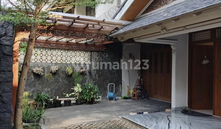 Rumah Siap Huni Lingkungan Nyaman dan Asri di Kebayoran Baru Jakarta Selatan