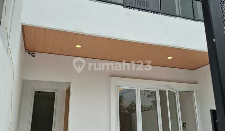 Rumah Baru 3 Lantai Metland Puri 5.5X15 SHM Siap Huni