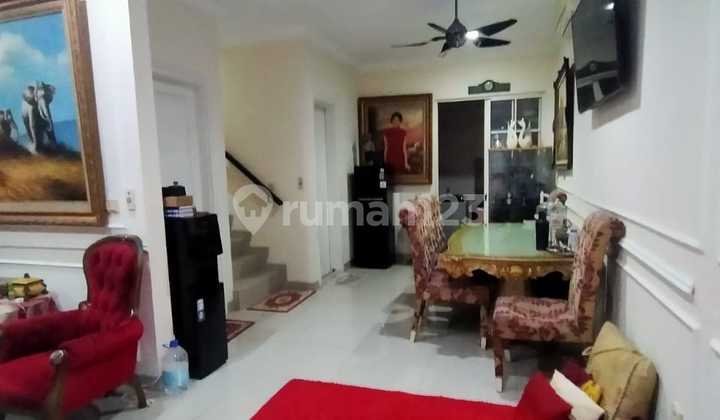 Two-Story House in Green Lake City Cluster West Europe 6x15 SHM