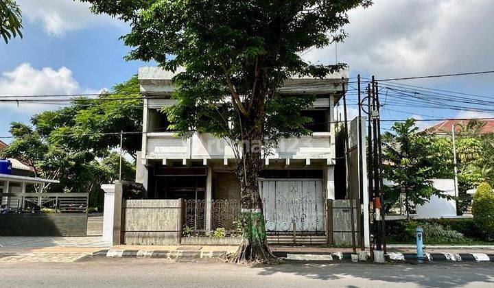 Rumah Tengah Kota Kudus di Jalan Pemuda, Kudus 1