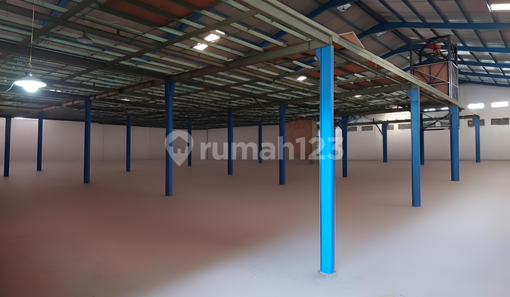 Warehouse on Majapahit Main Road, East Semarang. 2