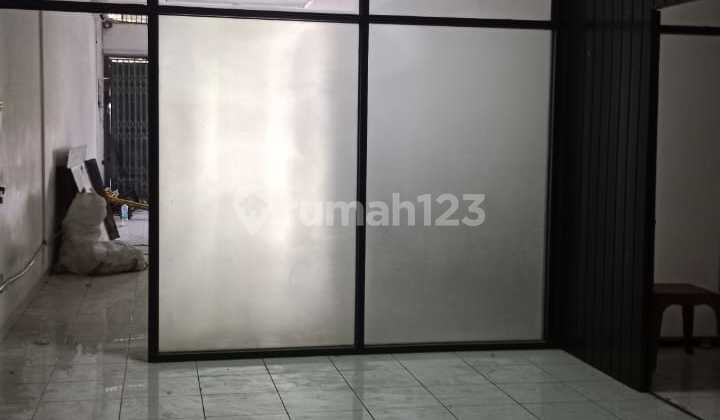 For Rent: 3-Story Shophouse on Pengayoman Main Road, Ready to Use, Strategic Location, Negotiable. For Rent: 3-Story Shophouse on Pengayoman Main Road, Ready to Use, Strategic Location, Negotiable.