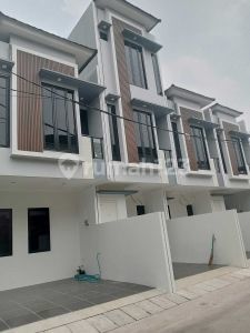 Rumah Modern 2 Lantai Di Jl. Sunter Agung Belakang Halte Bus Way Jiss Jakarta Utara 2