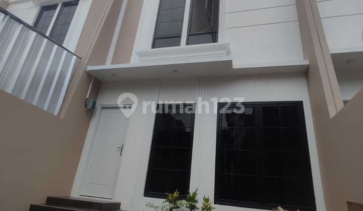 Modern 2-Story House in Pramuka Sari 3, Cempaka Putih, Central Jakarta 2