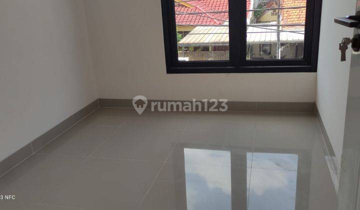 Rumah 3 Lantai Unfurnished SHM Jalan Percetakan Negara 2