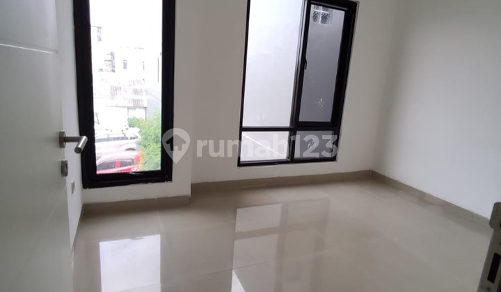 Shop House for Business and Residence! Strategic Location, Attractive Price 2