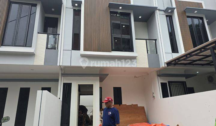 Rumah 3 Lantai Ada Fasilitas Kolam Renang Dan Tempat Gym Di Rawasari  2