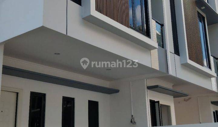 Rumah 3 Lantai Ada Fasilitas Kolam Renang Dan Tempat Gym Di Rawasari  1