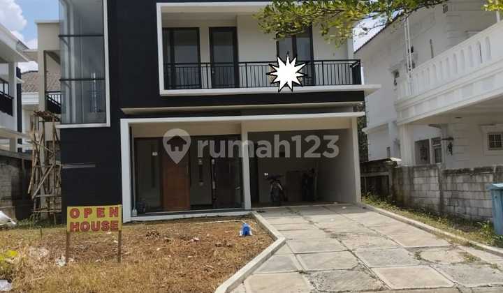 For Sale House in Front of Green Area in Argenia Area, Sentul City