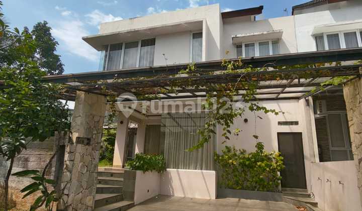 Dijual Rumah dengan Pool Lavanoise Village Sentul Bogor