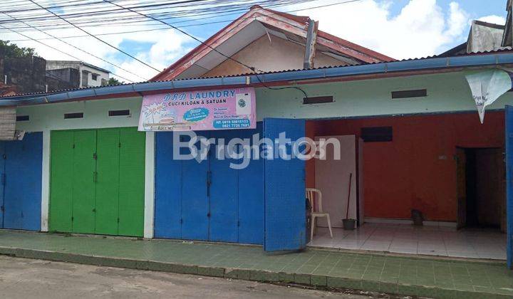 rumah plus 4 kios muarah di pasar Perumnas 2