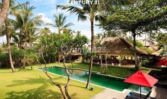 Exclusive Front Beach Villa Spacious Beautiful And Lovely For Sale In Bali 1