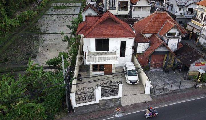 Fully Furnished 2nd Floor House on Jalan Raya Kunti Seminyak 1