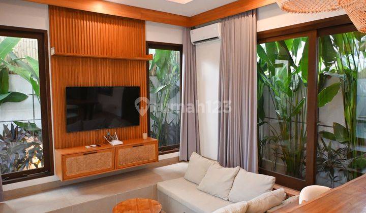 Modern Enclosed 2 Bedroom Villa In Pererenan Rice Field View 1