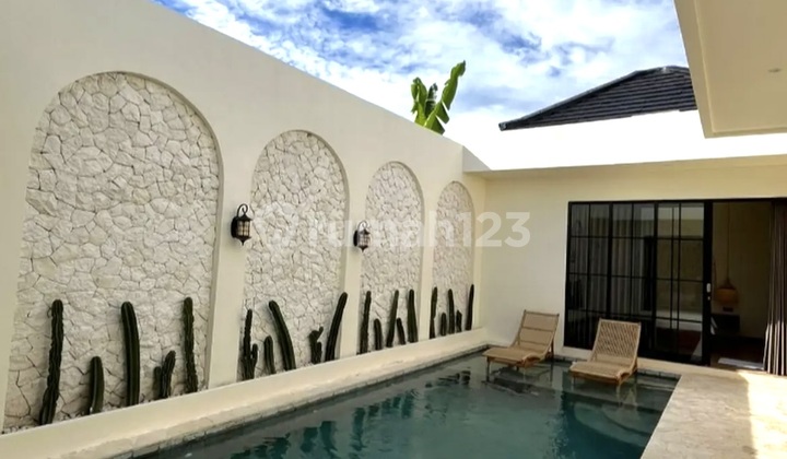 Modern Tropical 2 Bedroom Villa In Jimbaran Enclosed Living