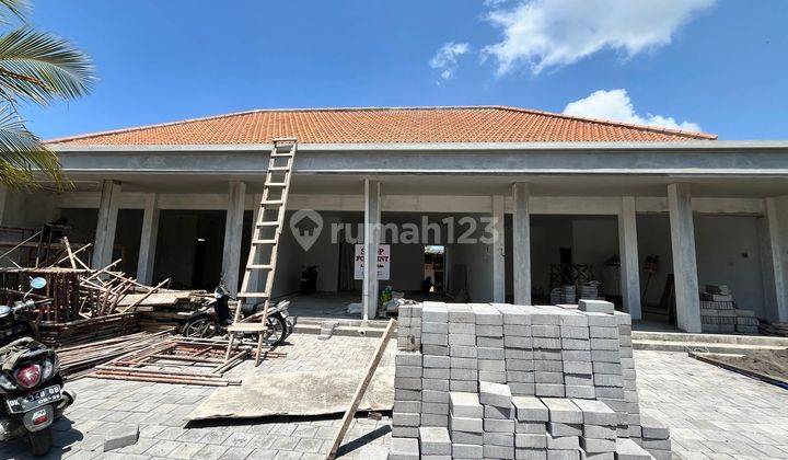 High Exposure Two Storey Shop In Canggu With Parking Lot 2