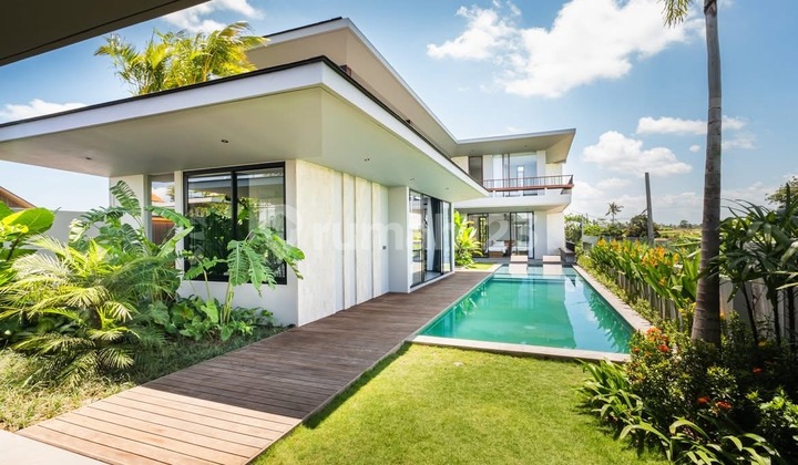 Luxurious 4 Bedroom Villa In Pererenan With Rice Field Views