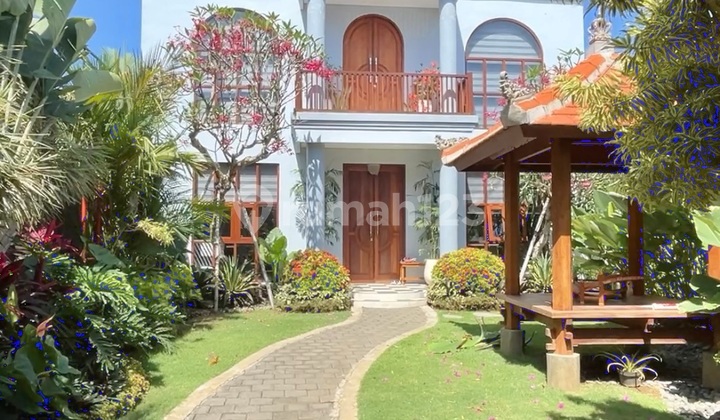 Villa 3 Kamar Bergaya Maroko Disewakan di Denpasar Dengan Taman Luas
