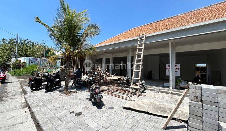 High Exposure Two Storey Shop In Canggu With Parking Lot 2