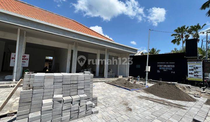 High Exposure Two Storey Shop In Canggu With Parking Lot 2