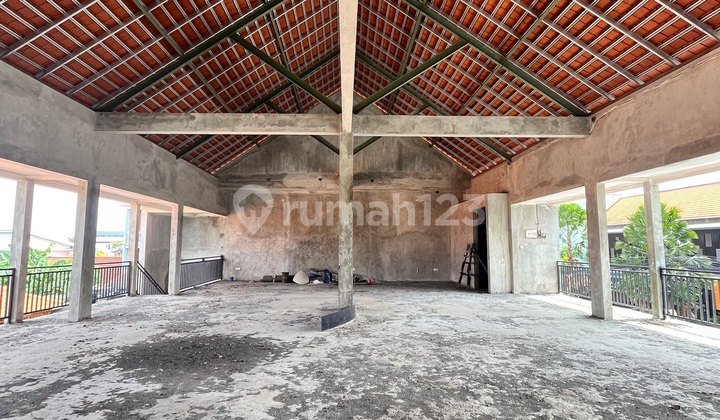 Shop For Rent 160 Square Meters In High Foot Traffic Berawa (Second Floor Only)